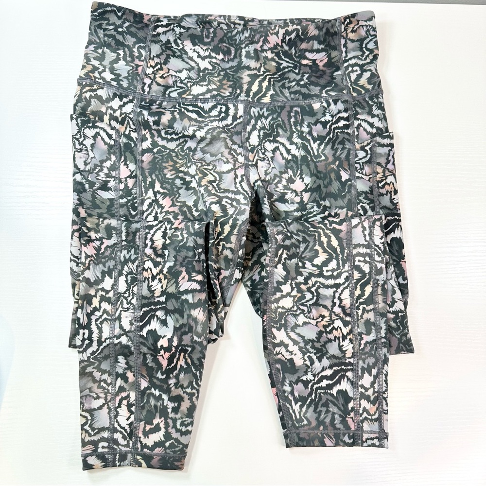 Athleta Ultimate Stash 7/8 Tight, Kinetic Abstract Multi, Medium Leggings - Picture 11 of 14